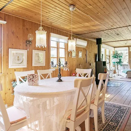 4 Person In Hals-by Traum Халс